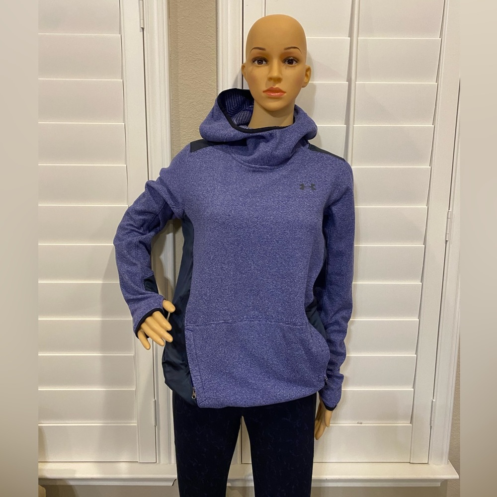 LIKE NEW – WOMEN’S “UNDER ARMOUR” COLD GEAR TURTLENECK HOODED FLEECE PULLOVER